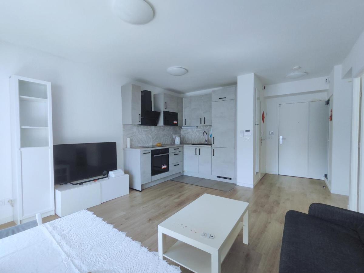Cozy Sunshine Apartment With Balcony 4 Persons Max イヴリー＝シュル＝セーヌ エクステリア 写真